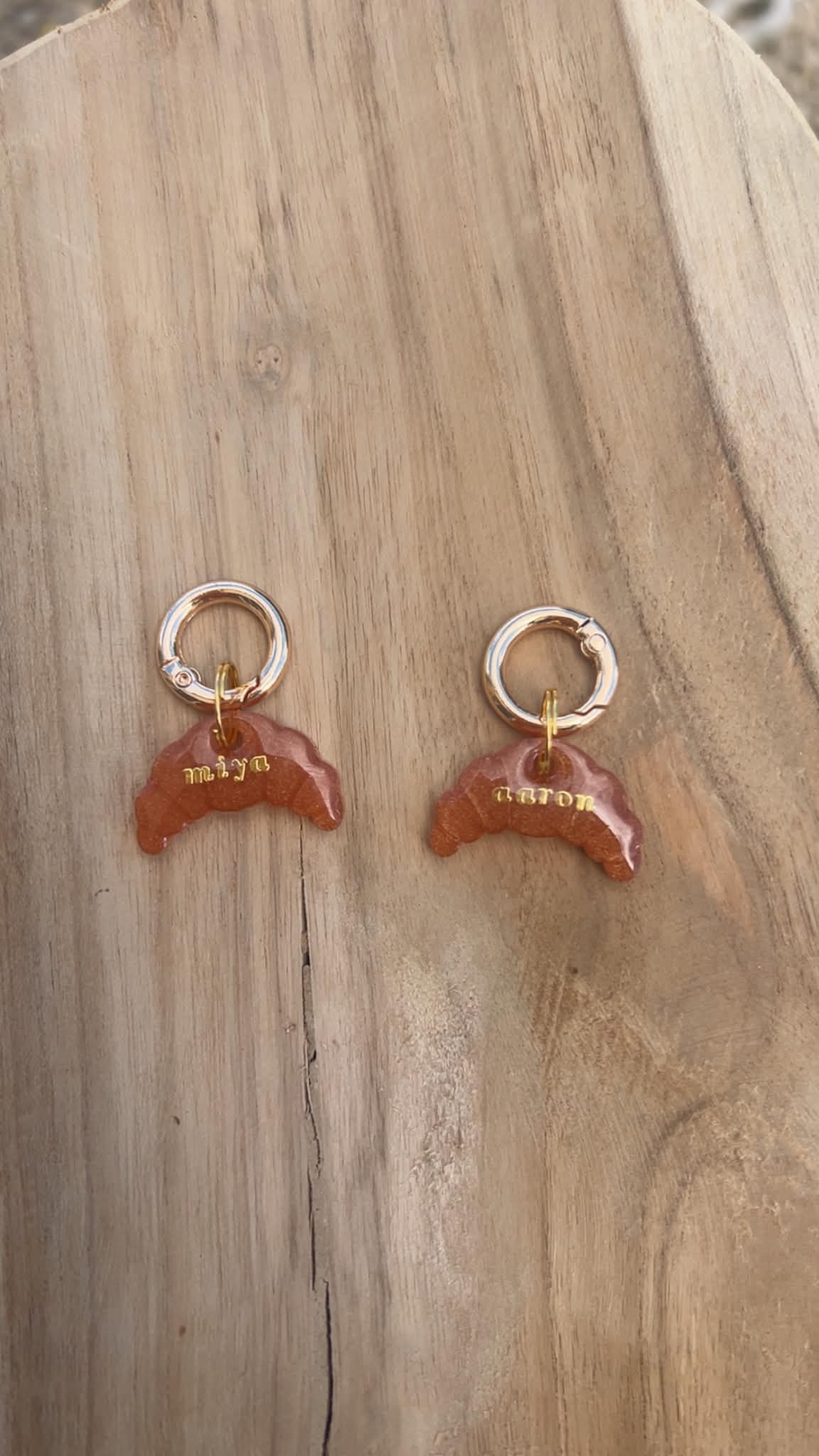 Médaille personnalisée chien "Croissant" 🥐