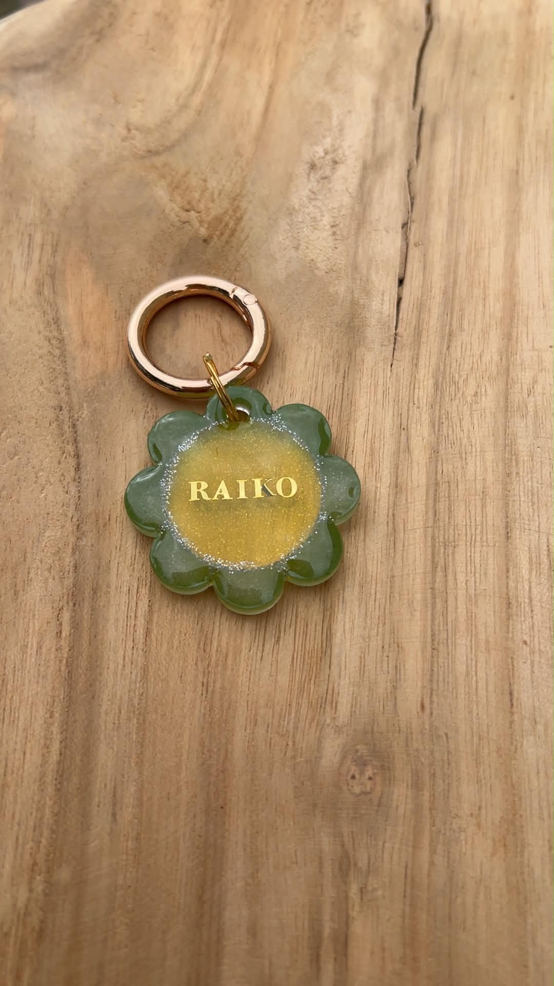 Médaille personnalisée chien "Fleur verte" 🌼