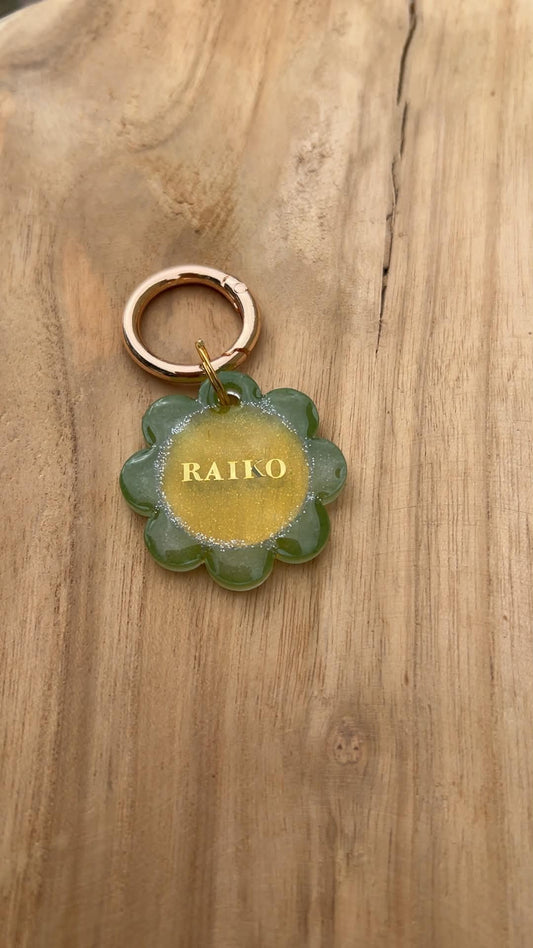 Médaille personnalisée chien "Fleur verte" 🌼