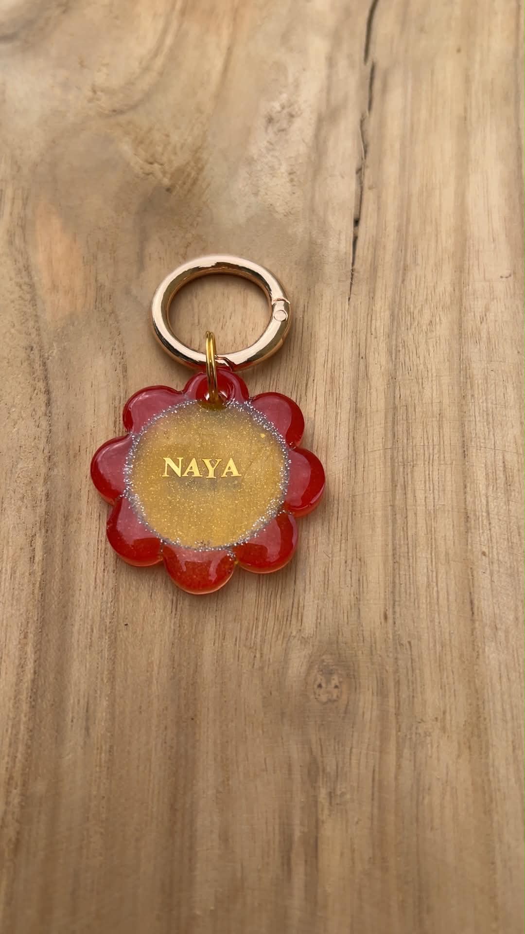 Médaille personnalisée chien "Fleur rouge" 🌹