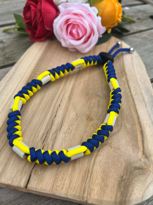 Collier anti-tiques artisanal pour chien en paracorde jaune et bleu marine avec perles de céramique EM