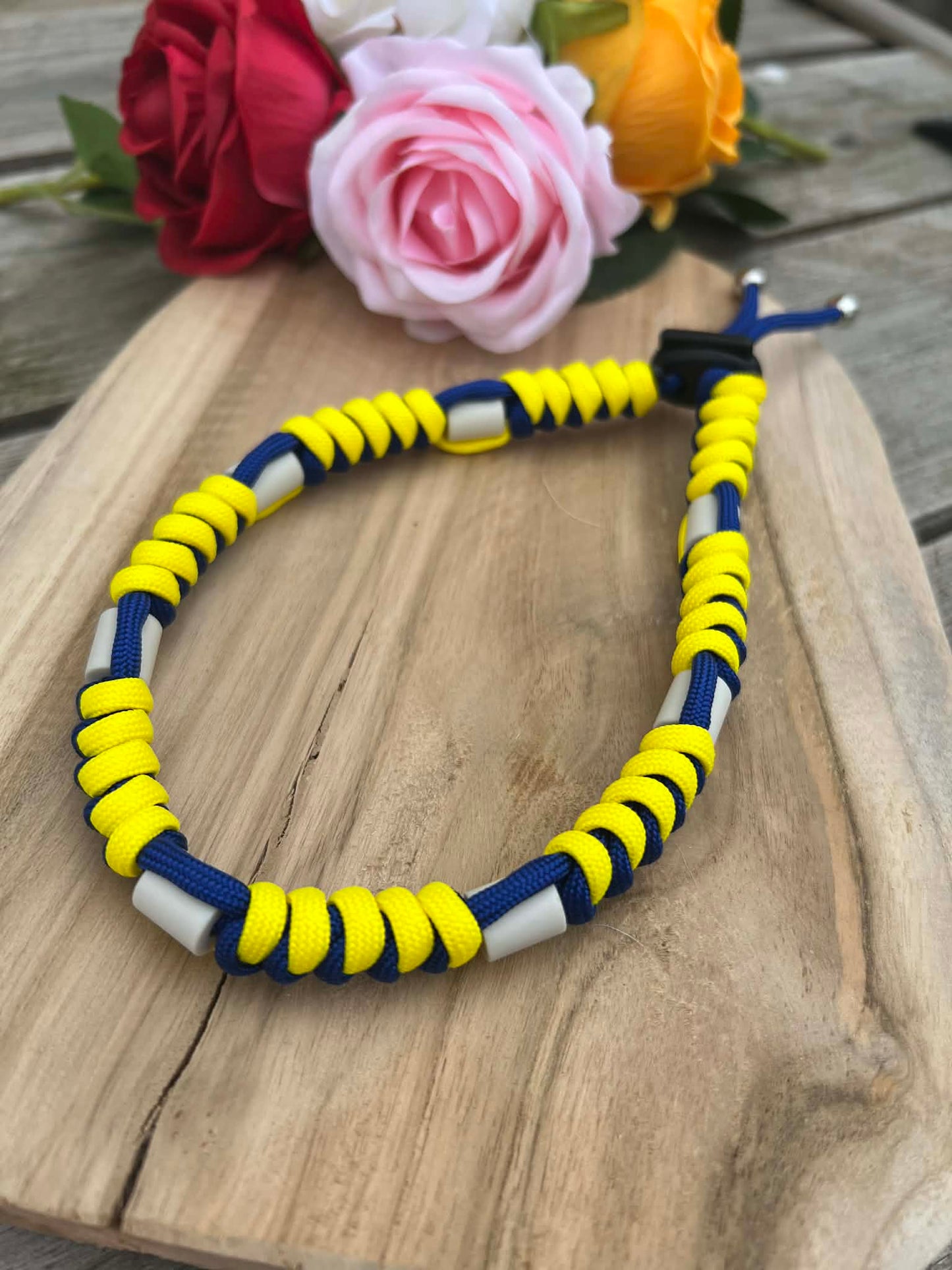 Collier naturel répulsif puces et tiques pour chien, tressage fait main bleu et jaune