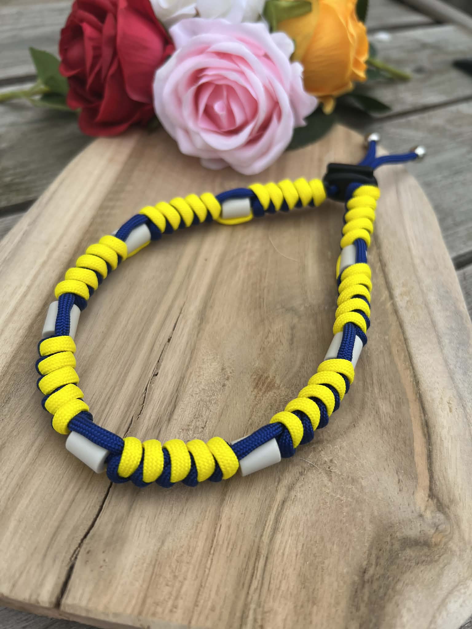 Collier naturel répulsif puces et tiques pour chien, tressage fait main bleu et jaune