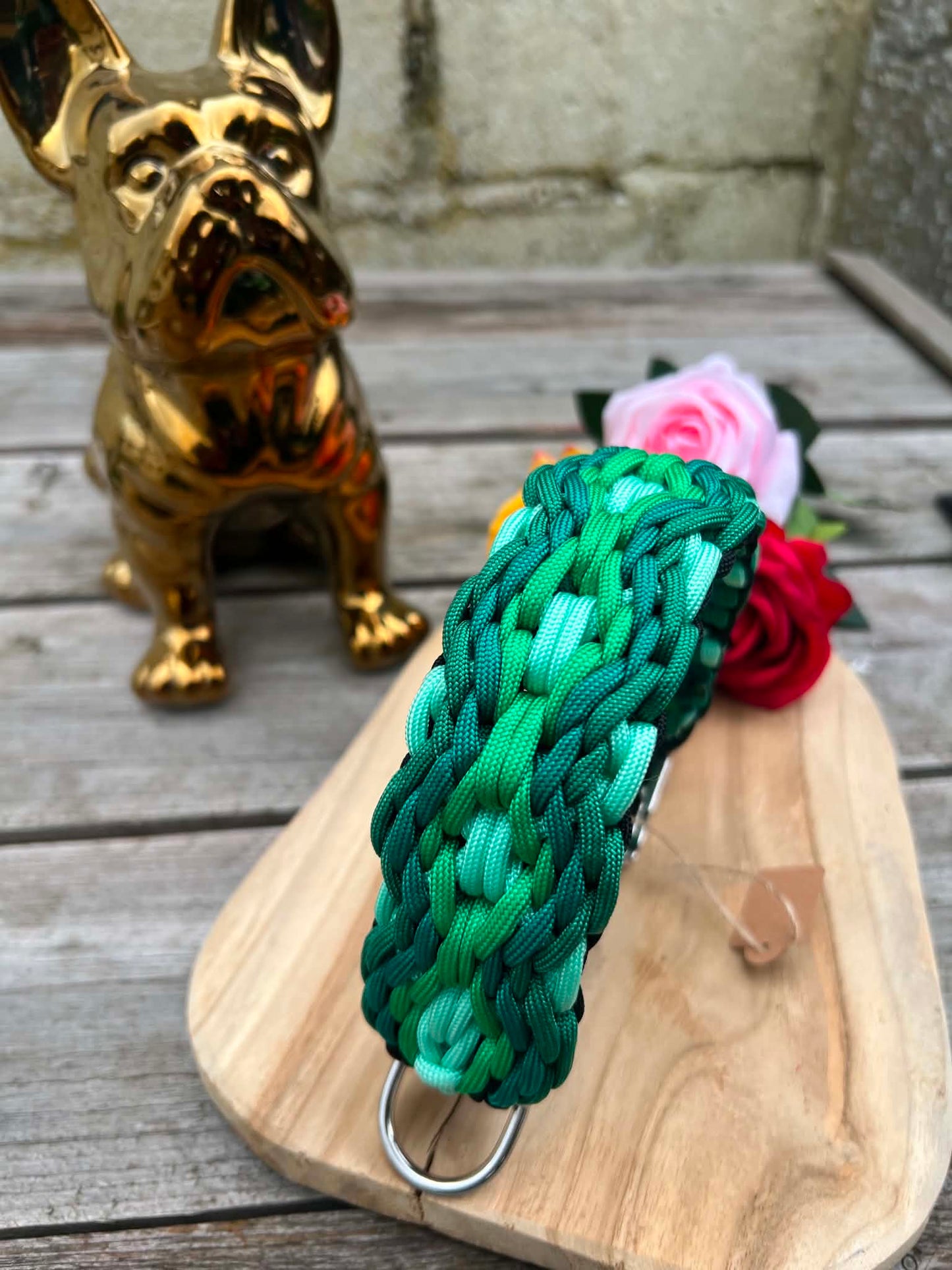 Collier de grande résistance en paracorde tressée dense pour chien athlétique modèle BAO coloris vert - L'Atelier de Miyako