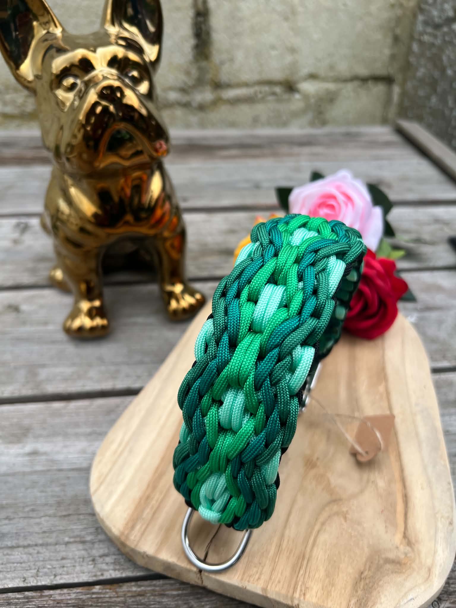 Collier de grande résistance en paracorde tressée dense pour chien athlétique modèle BAO coloris vert - L'Atelier de Miyako