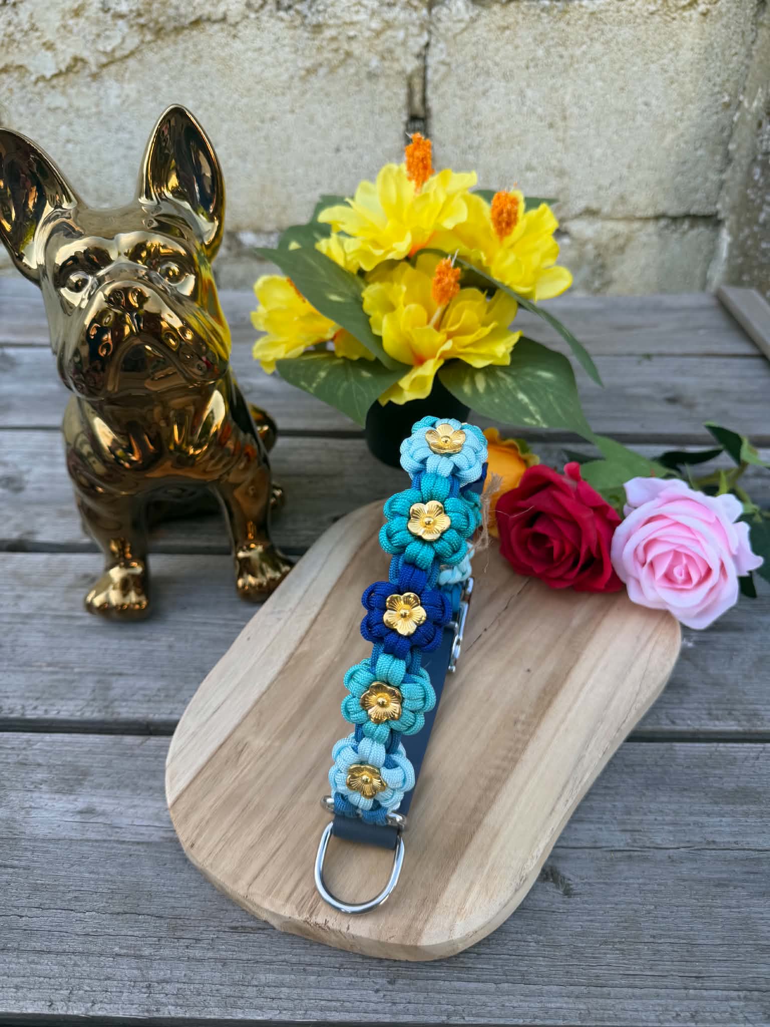 Collier artisanal en paracorde modèle FLORAL tressage bleu et turquoise pour chien
