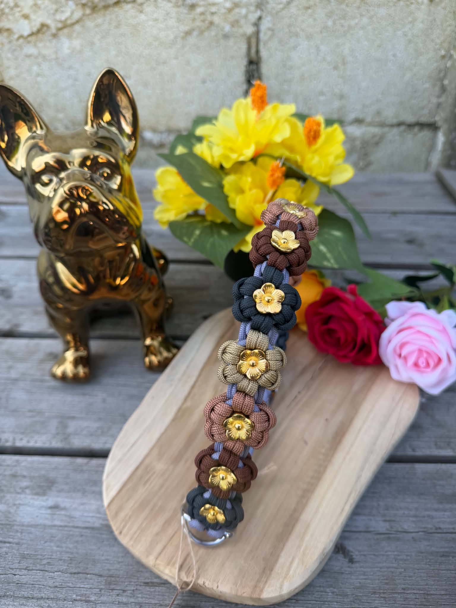 Collier fait main en paracorde modèle FLORAL tons marron, noir et or
