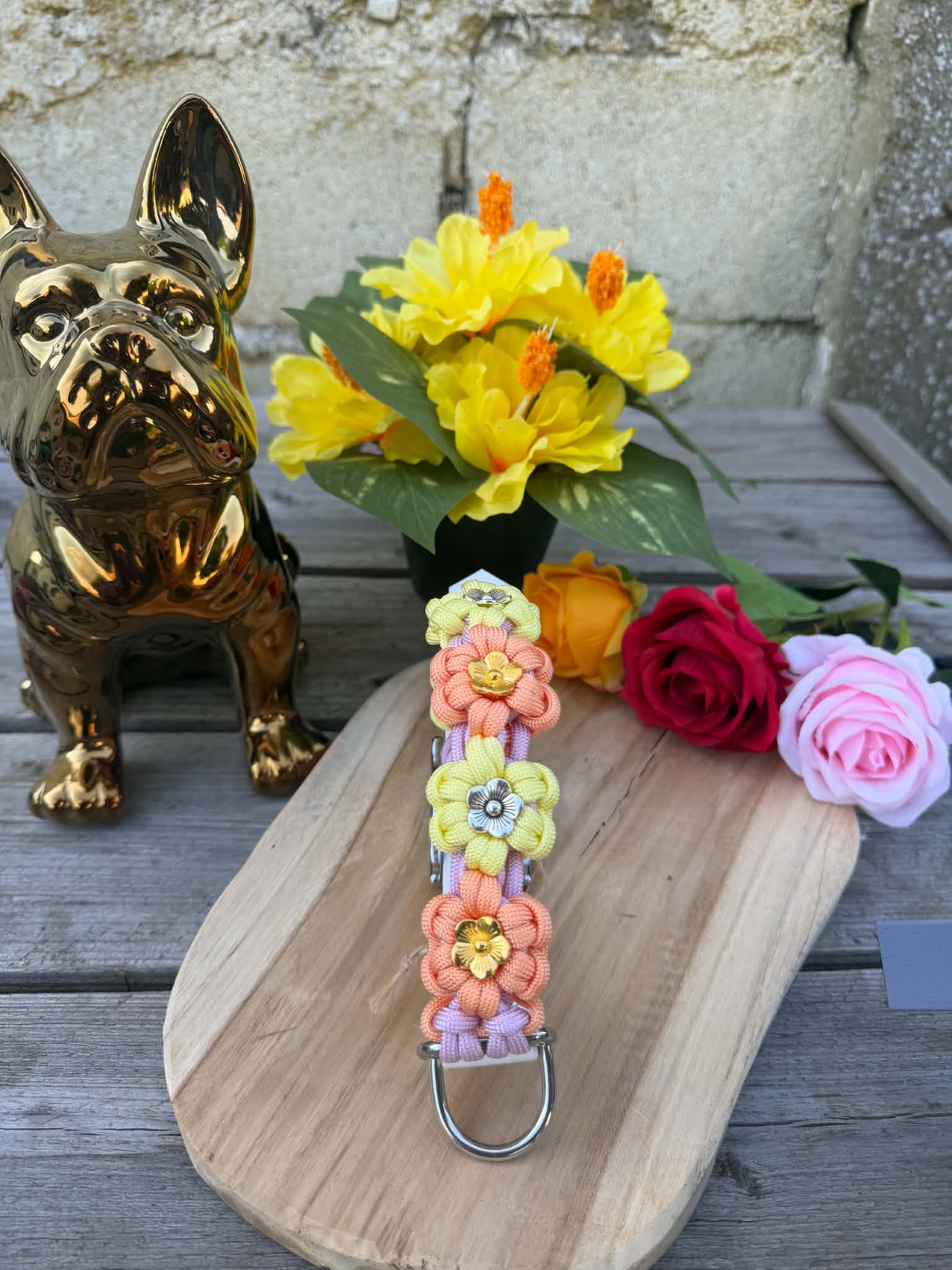 Collier réglable en paracorde 550 modèle FLORAL orange , jaune et rose pastel