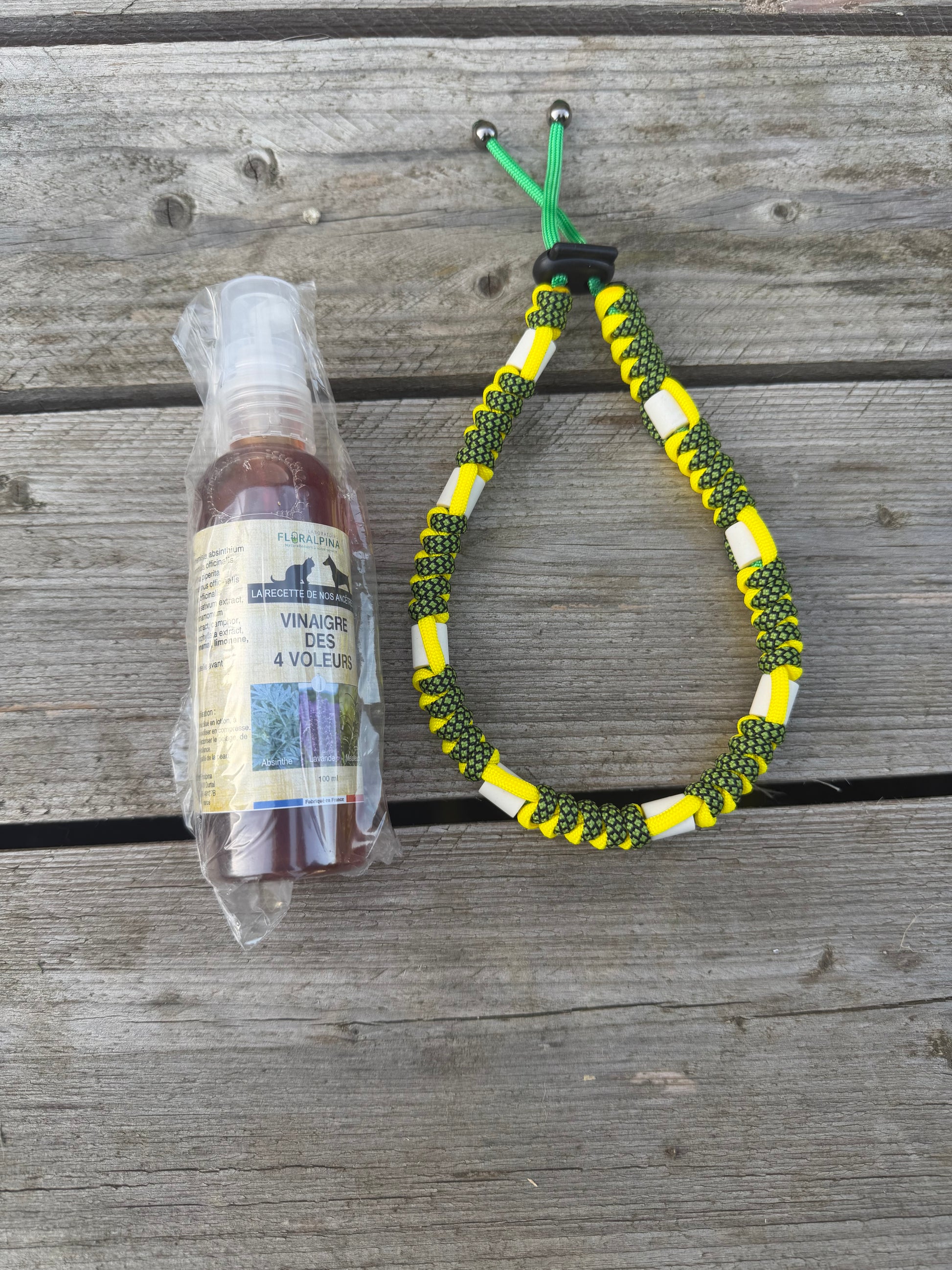Collier anti-tiques naturel pour chien tressé jaune et vert avec son spray de vinaigre des 4 voleurs