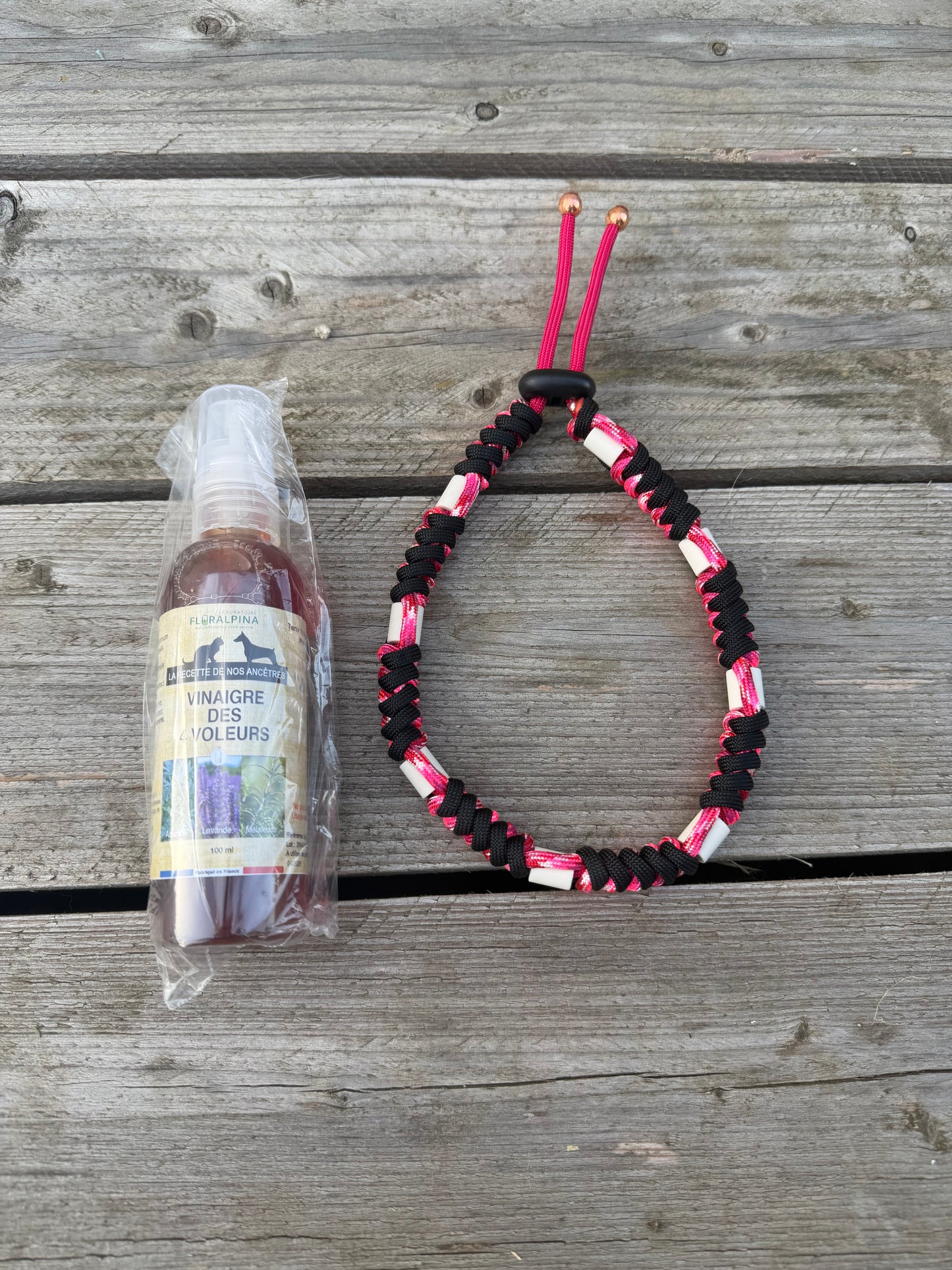 Collier de protection anti-parasitaire naturel pour chien en paracorde noir et rose dégradé