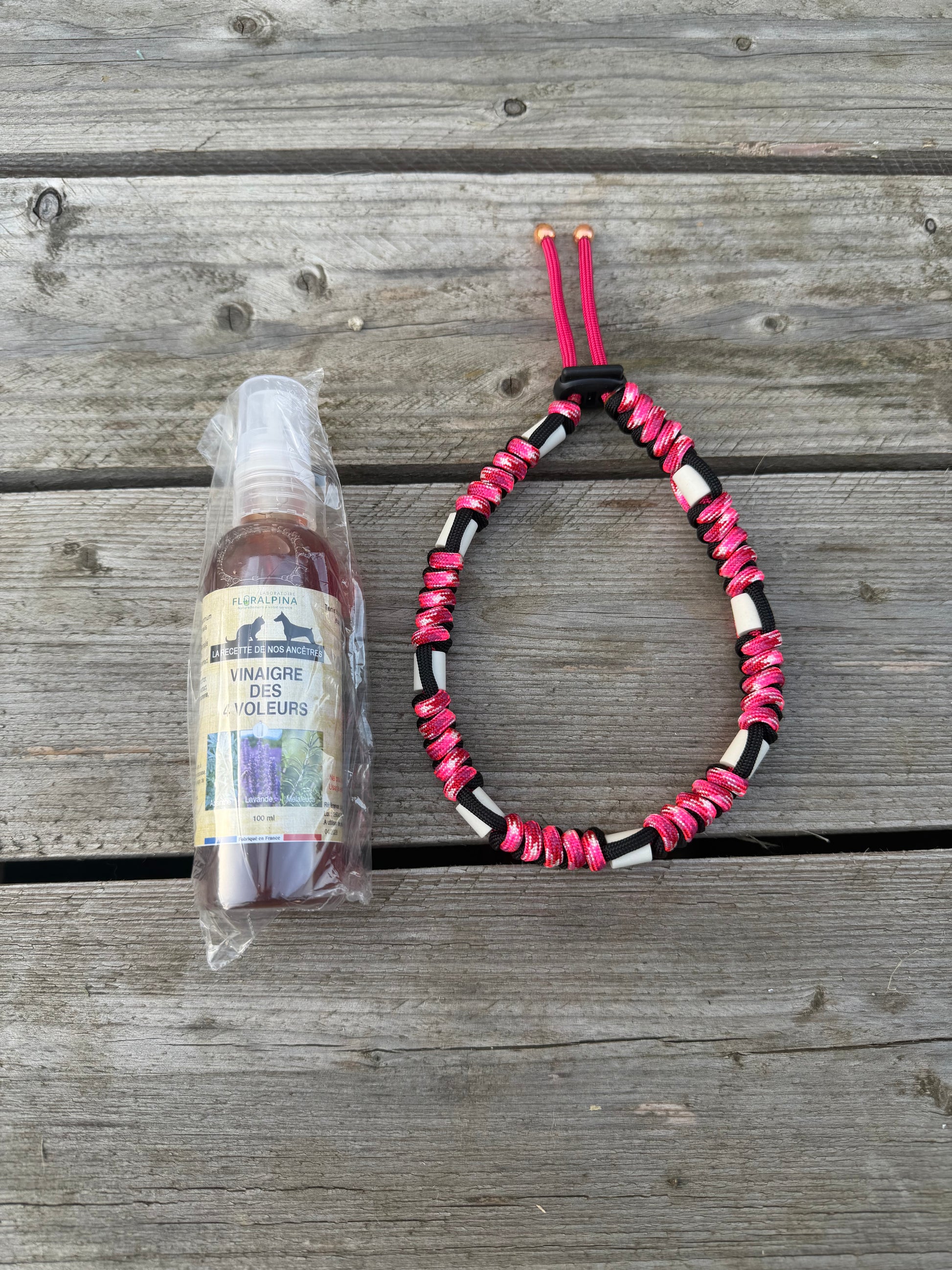 Collier de protection anti-parasitaire naturel pour chien en paracorde noir et rose