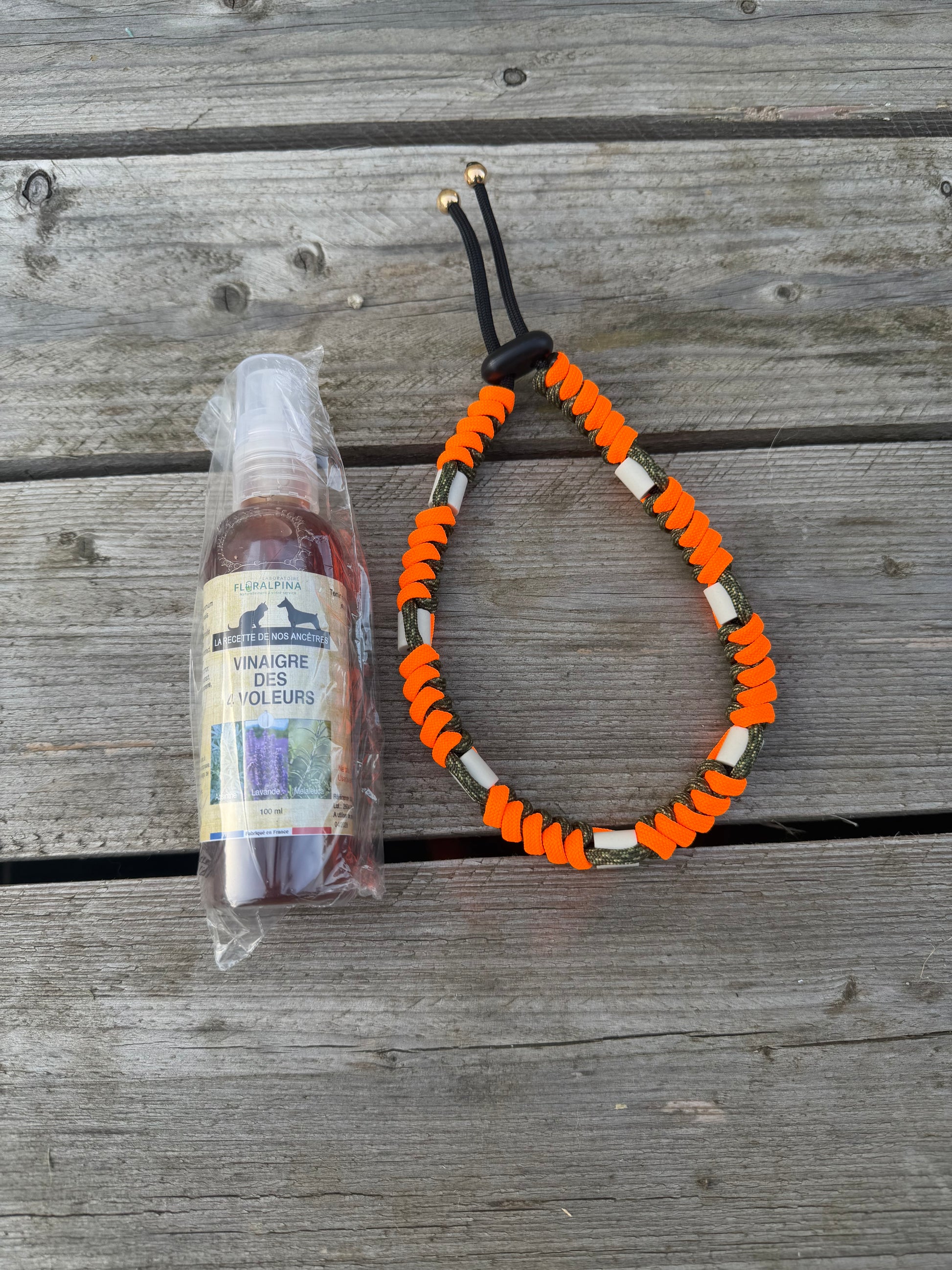 Collier de protection anti-tiques couleur orange fluo et camouflage pour chien